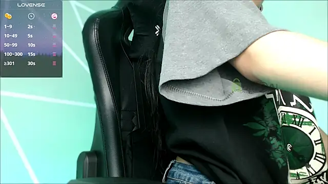 Snapshot of lilylouisee chatting on 12-11-24, 08:18 lilylouisee online show from 12-11-24, 08:18