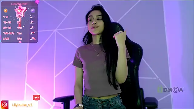 Snapshot of lilylouisee chatting on 11-07-25, 02:55 lilylouisee online show from 11-07-25, 02:55