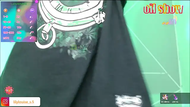 Snapshot of lilylouisee chatting on 11-11-25, 02:06 lilylouisee online show from 11-11-25, 02:06