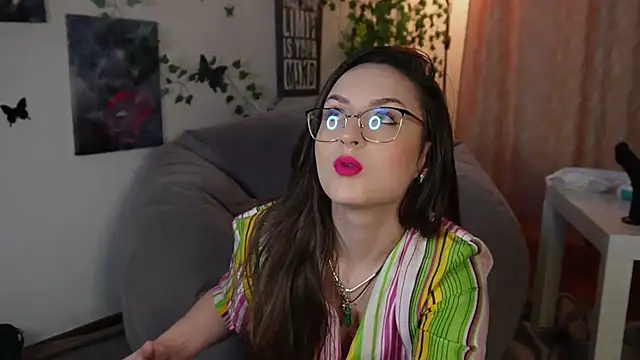 Snapshot of NaughtYHomemadE chatting on 01-12-25, 06:27 NaughtYHomemadE online show from 01-12-25, 06:27