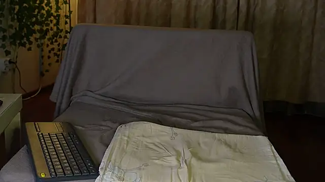 Snapshot of NaughtYHomemadE chatting on 03-08-25, 08:14 NaughtYHomemadE online show from 03-08-25, 08:14