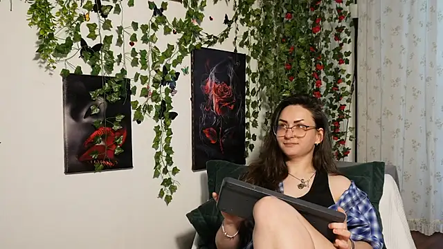 Snapshot of NaughtYHomemadE chatting on 10-21-25, 12:06 NaughtYHomemadE online show from 10-21-25, 12:06