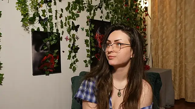 Snapshot of NaughtYHomemadE chatting on 11-12-25, 05:35 NaughtYHomemadE online show from 11-12-25, 05:35