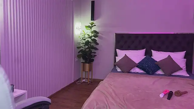 XtraHotX online show from 01-24-25, 01:13