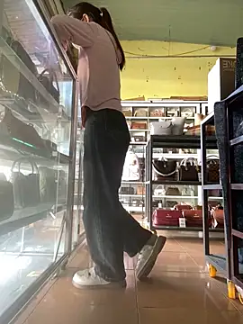 Snapshot of Rosa_998 chatting on 11-12-25, 12:33 Rosa 998 online show from 11-12-25, 12:33