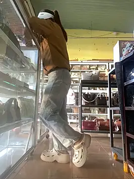 Snapshot of Rosa_998 chatting on 11-14-25, 12:42 Rosa 998 online show from 11-14-25, 12:42