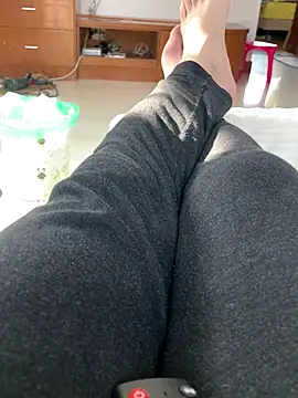 Snapshot of Beijing2000 chatting on 12-17-25, 01:33 Beijing2000 online show from 12-17-25, 01:33