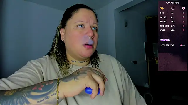 Snapshot of mariana_maze chatting on 01-06-25, 12:27 mariana maze online show from 01-06-25, 12:27