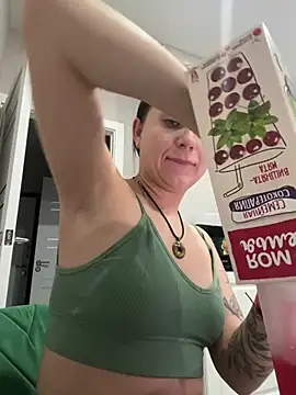 Snapshot of ellie_ssexy chatting on 12-21-24, 04:52 ellie ssexy online show from 12-21-24, 04:52