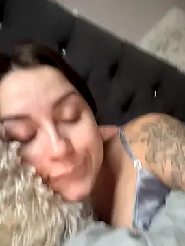 Snapshot of ellie_ssexy chatting on 10-16-25, 04:24 ellie ssexy online show from 10-16-25, 04:24