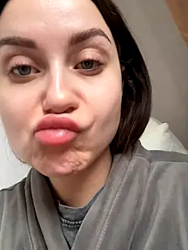 Snapshot of ellie_ssexy chatting on 11-20-25, 05:18 ellie ssexy online show from 11-20-25, 05:18