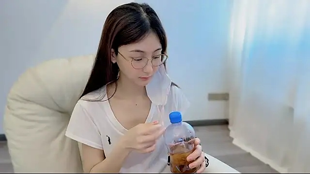 Snapshot of SHUIshui_ chatting on 05-27-26, 09:17 SHUIshui online show from 05-27-26, 09:17