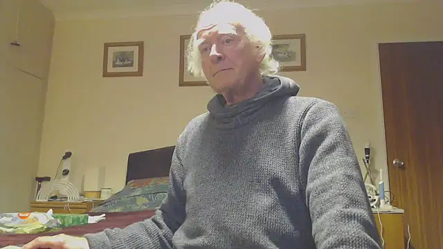 Snapshot of WaverlyKernow chatting on 12-07-24, 08:05 WaverlyKernow online show from 12-07-24, 08:05