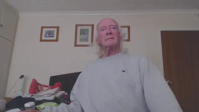 Snapshot of WaverlyKernow chatting on 10-04-25, 12:14 WaverlyKernow online show from 10-04-25, 12:14