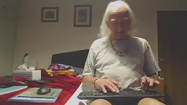 Snapshot of WaverlyKernow chatting on 12-21-25, 03:08 WaverlyKernow online show from 12-21-25, 03:08