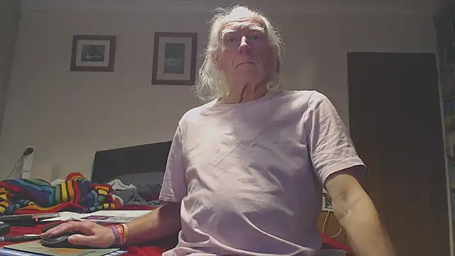 Snapshot of WaverlyKernow chatting on 01-10-26, 09:00 WaverlyKernow online show from 01-10-26, 09:00