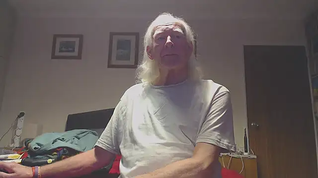 Snapshot of WaverlyKernow chatting on 01-16-26, 08:18 WaverlyKernow online show from 01-16-26, 08:18