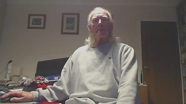 Snapshot of WaverlyKernow chatting on 01-19-26, 02:10 WaverlyKernow online show from 01-19-26, 02:10