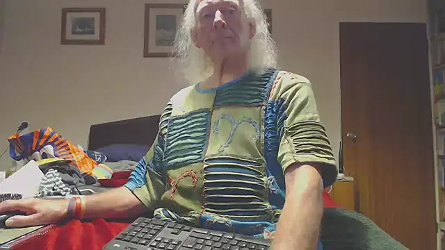 Snapshot of WaverlyKernow chatting on 02-11-26, 08:19 WaverlyKernow online show from 02-11-26, 08:19