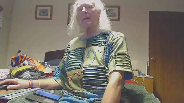 Snapshot of WaverlyKernow chatting on 02-12-26, 04:35 WaverlyKernow online show from 02-12-26, 04:35