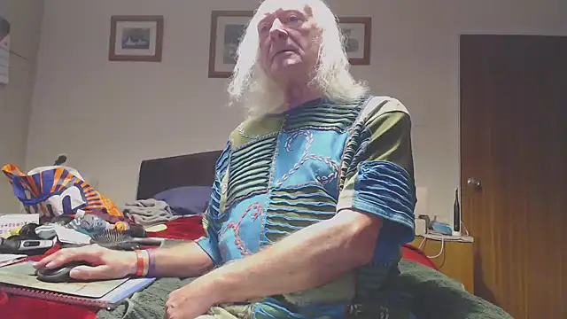 Snapshot of WaverlyKernow chatting on 02-14-26, 08:11 WaverlyKernow online show from 02-14-26, 08:11