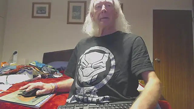 Snapshot of WaverlyKernow chatting on 02-18-26, 09:05 WaverlyKernow online show from 02-18-26, 09:05