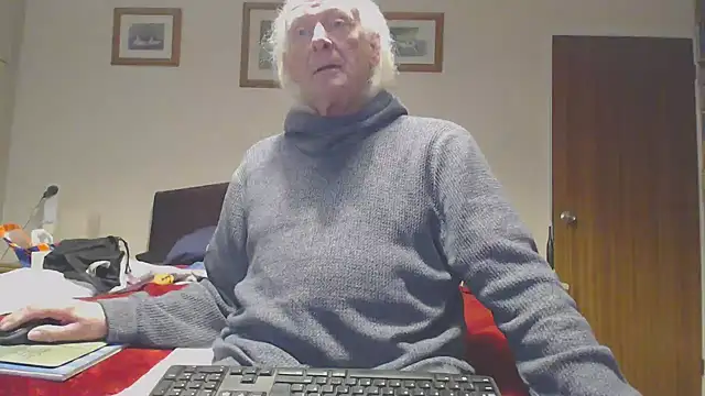 Snapshot of WaverlyKernow chatting on 02-19-26, 12:23 WaverlyKernow online show from 02-19-26, 12:23