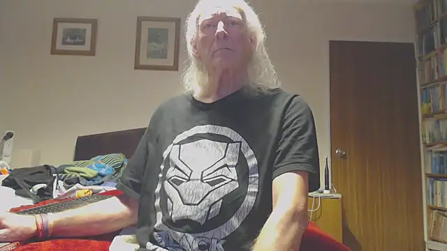 Snapshot of WaverlyKernow chatting on 02-20-26, 12:40 WaverlyKernow online show from 02-20-26, 12:40