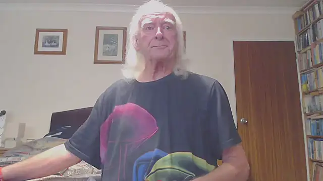 Snapshot of WaverlyKernow chatting on 02-28-26, 01:34 WaverlyKernow online show from 02-28-26, 01:34