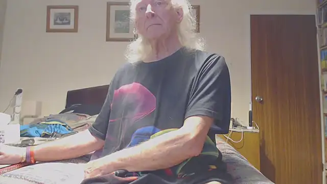 Snapshot of WaverlyKernow chatting on 03-02-26, 09:05 WaverlyKernow online show from 03-02-26, 09:05