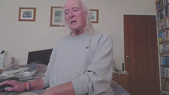 Snapshot of WaverlyKernow chatting on 03-09-26, 01:04 WaverlyKernow online show from 03-09-26, 01:04