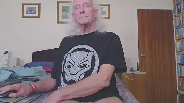 Snapshot of WaverlyKernow chatting on 03-26-26, 02:11 WaverlyKernow online show from 03-26-26, 02:11