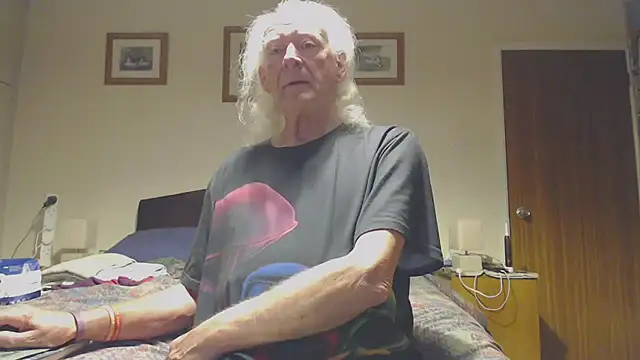 Snapshot of WaverlyKernow chatting on 04-06-26, 02:20 WaverlyKernow online show from 04-06-26, 02:20