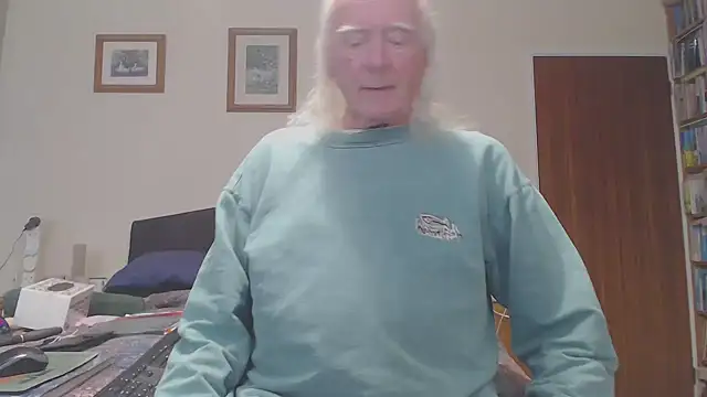 Snapshot of WaverlyKernow chatting on 04-15-26, 02:24 WaverlyKernow online show from 04-15-26, 02:24