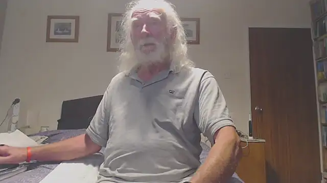 Snapshot of WaverlyKernow chatting on 06-17-26, 11:12 WaverlyKernow online show from 06-17-26, 11:12