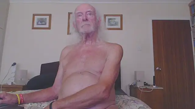 Snapshot of WaverlyKernow chatting on 06-25-26, 09:47 WaverlyKernow online show from 06-25-26, 09:47