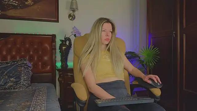 Real Tini online show from 04-18-26, 06:06