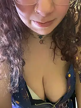 Snapshot of mistress_kasha chatting on 03-16-26, 08:35 mistress kasha online show from 03-16-26, 08:35