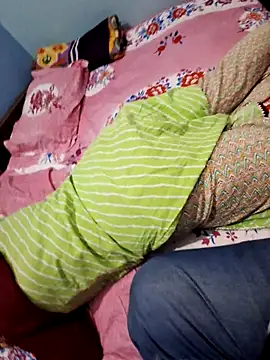 Crezy-Queen01 online show from 10-08-25, 07:39