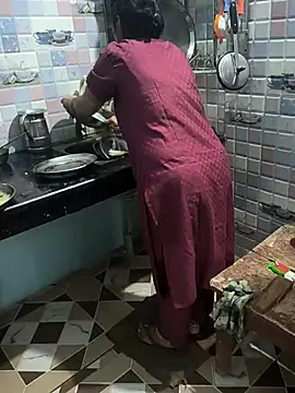 Crezy-Queen01 online show from 11-20-25, 03:45