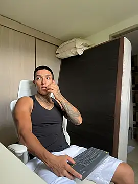 Snapshot of sendfer chatting on 12-17-25, 07:20 sendfer online show from 12-17-25, 07:20