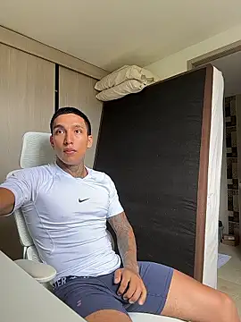 Snapshot of sendfer chatting on 01-08-26, 07:16 sendfer online show from 01-08-26, 07:16