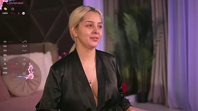 VictoriaMorrone online show from 03-20-25, 04:51