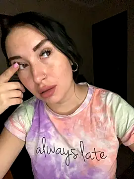 Snapshot of Roxana_Bell chatting on 10-23-25, 05:01 Roxana Bell online show from 10-23-25, 05:01