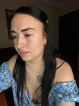 Snapshot of Roxana_Bell chatting on 10-27-25, 04:44 Roxana Bell online show from 10-27-25, 04:44