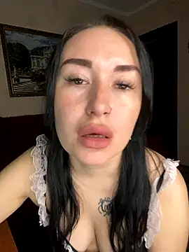 Snapshot of Roxana_Bell chatting on 10-29-25, 05:58 Roxana Bell online show from 10-29-25, 05:58