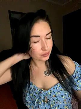 Snapshot of Roxana_Bell chatting on 11-10-25, 07:02 Roxana Bell online show from 11-10-25, 07:02