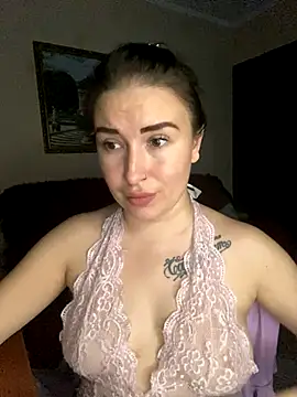 Snapshot of Roxana_Bell chatting on 11-12-25, 08:08 Roxana Bell online show from 11-12-25, 08:08