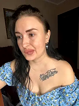 Snapshot of Roxana_Bell chatting on 11-13-25, 08:41 Roxana Bell online show from 11-13-25, 08:41