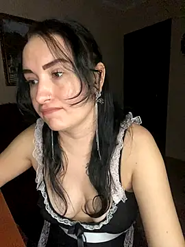 Snapshot of Roxana_Bell chatting on 11-17-25, 06:57 Roxana Bell online show from 11-17-25, 06:57